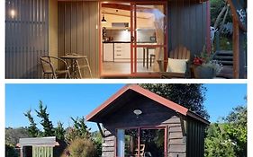 Swiss-Kiwi Cottage And Retreat, B&B